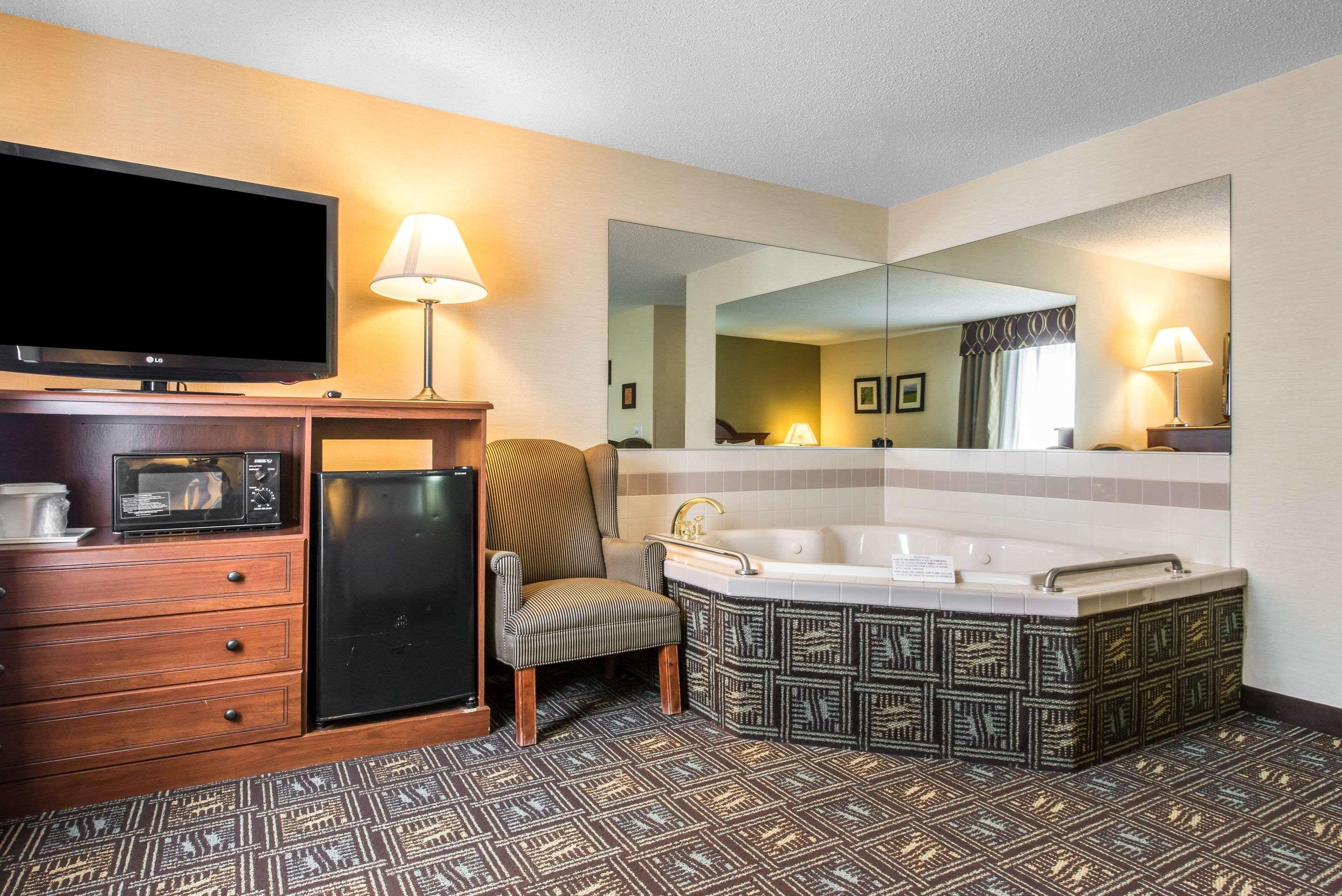 Comfort Inn Weirton Екстер'єр фото